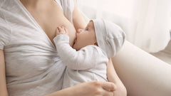 Amamentar com próteses mamárias: tudo o que precisa de saber